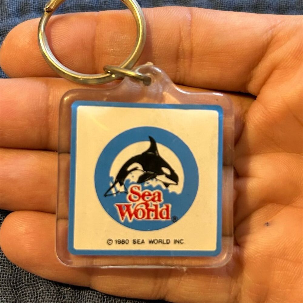 Vintage Sea World Orca Whale Keychain 1980s Clear Acrylic